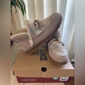 NEW, Cute & Warm MUK LUKS women size 8 slippers